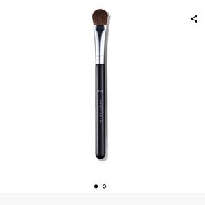 Anastasia Beverly Hills A16 Pro Large Shadow Brush